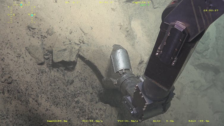 le bras mécanique du robot Victor lors d’une exploration sous-marine