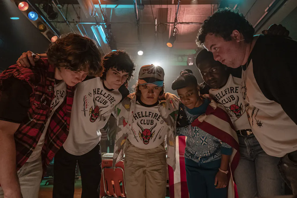 hellfire club dress Stranger Things - Hellfire Club Crest Longsleeve