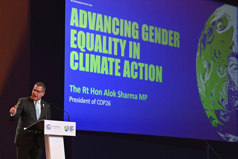 Le président britannique de la COP26, Alok Sharma, prononce un discours sur l'égalité des sexes lors de la conférence des Nations unies sur le changement climatique COP26 à Glasgow, le 9 novembre 2021.
