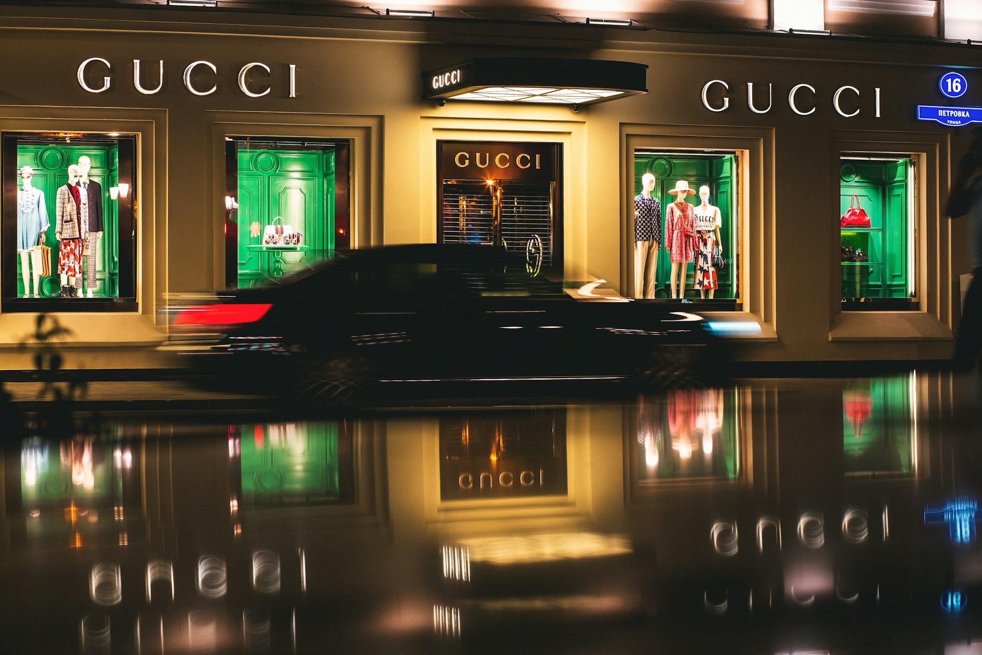 gucci store in ottawa