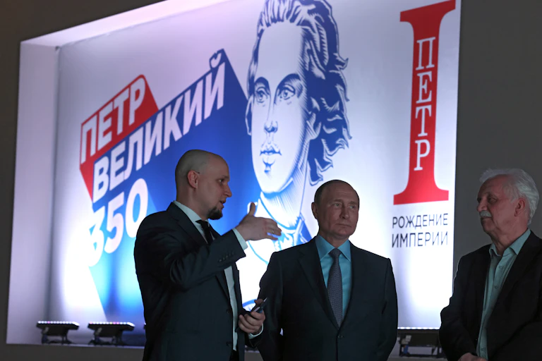 President Putin visits exhibition marking 350th birthday anniversary of Peter the Great