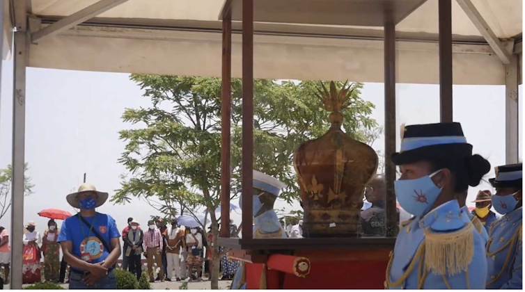 Retour de la couronne du Dais de Ranavalona II à Antananarivo, la capitale de Madagascar