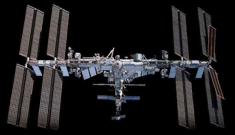 Die Internationale Raumstation im All.