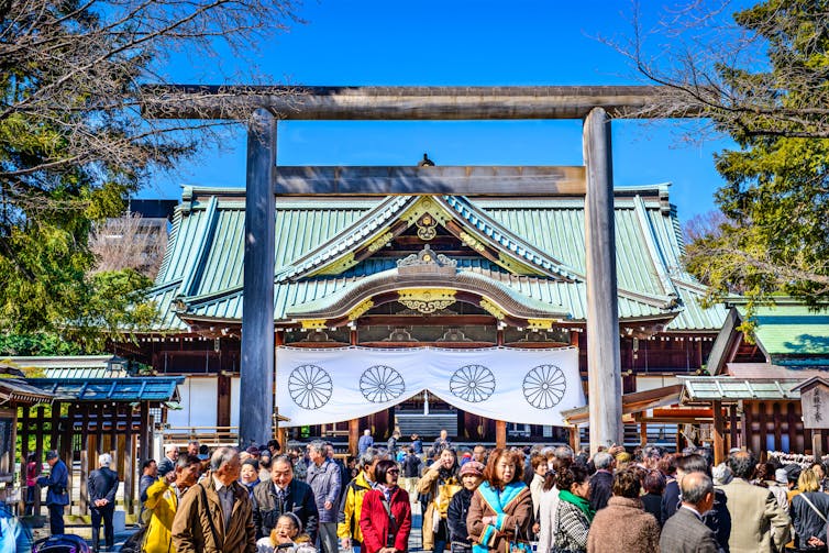 A building with crowds of people.