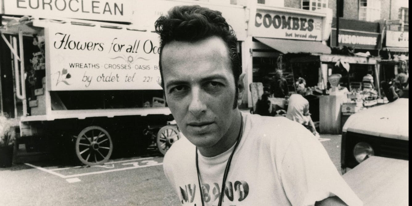 Cómo Joe Strummer de The Clash inspiró la política progresista en sus fans