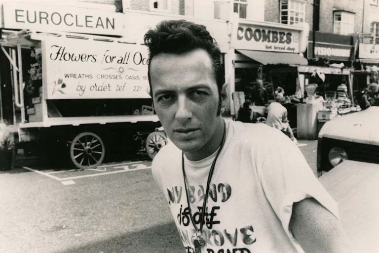 Black and white picture of Joe Strummer.