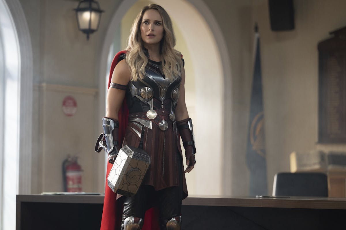 Video Porno Thor Et Black Widow - Biceps instead of boobs and butts: how Natalie Portman's Mighty Thor brings  us a new physical reality for female superheroes