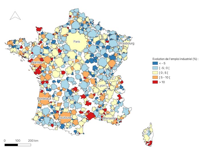Carte 3 : Évolution de l’emploi industriel à l’échelle des aires d’attraction (2016-2019)