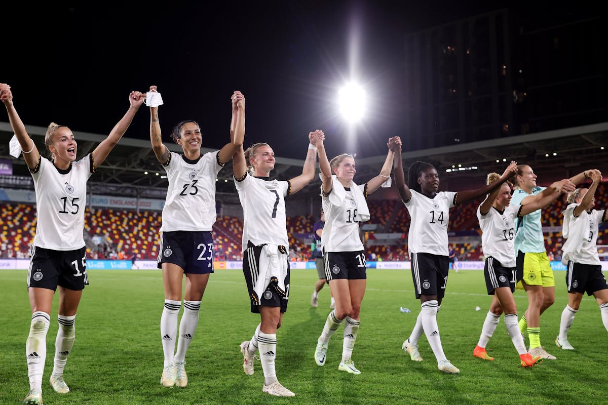 El fútbol femenino está moda, pero un fenómeno reciente