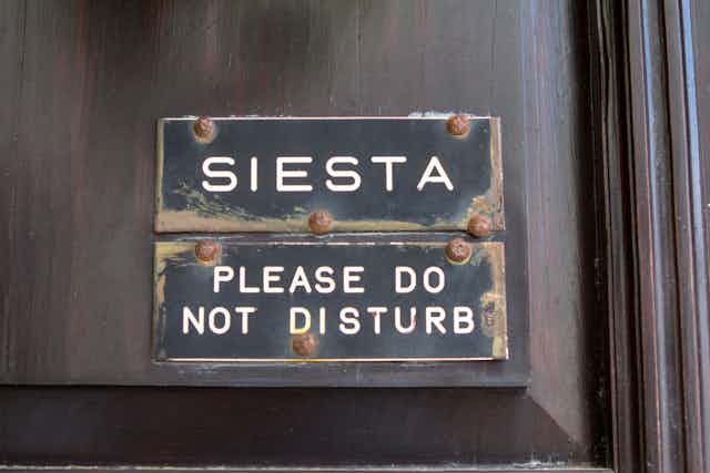A sign saying: siesta, please do not disturb.