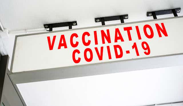 Panneau lumineux "vaccination Covid-19"