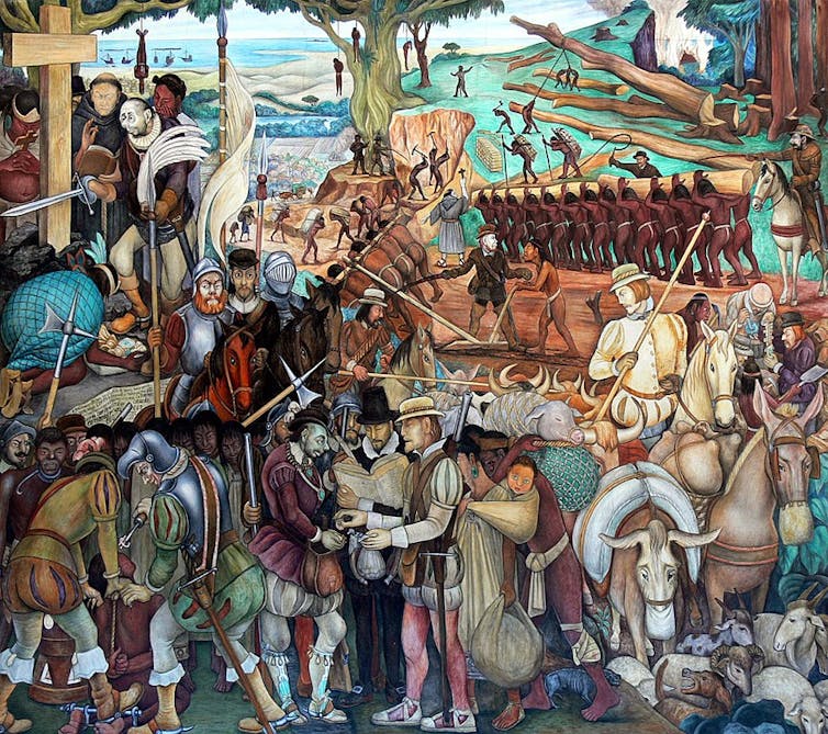 Mural colorista en el que se ven diferentes escenas de abusos de los indígenas mexicanos a manos de los conquistadores españoles.