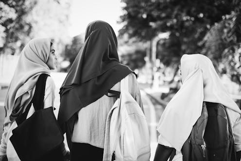 Gaya hidup _syar'i_ dan tren halal: kesadaran untuk ibadah atau hanya simbolis semata?