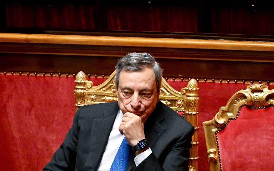 Mario Draghi, l'air songeur, au Sénat à Rome