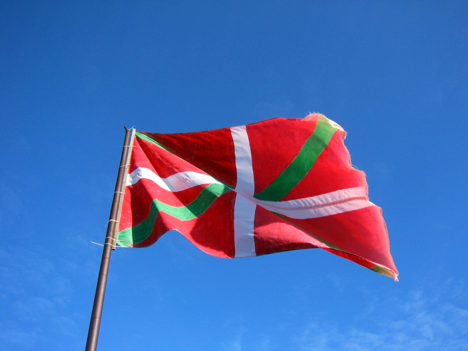 Basque separatists inch along, watching Catalonia closely