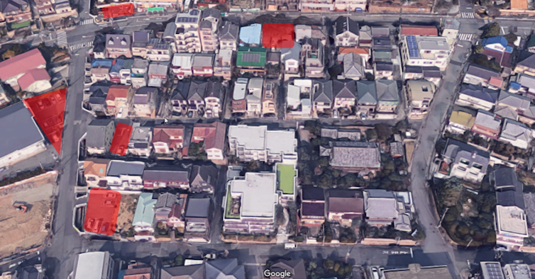 A satellite view of a neighbourhood in Nada, Kobe. Five small monthly parking lots are highlighted in red.