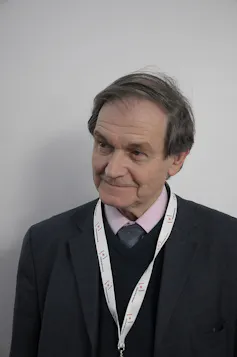 Retrato de Roger Penrose.