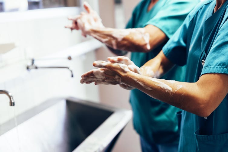 doctors washing hands