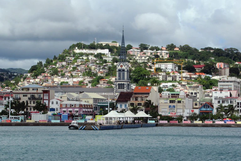 Vue depuis la rade de Fort-de-France en Martinique