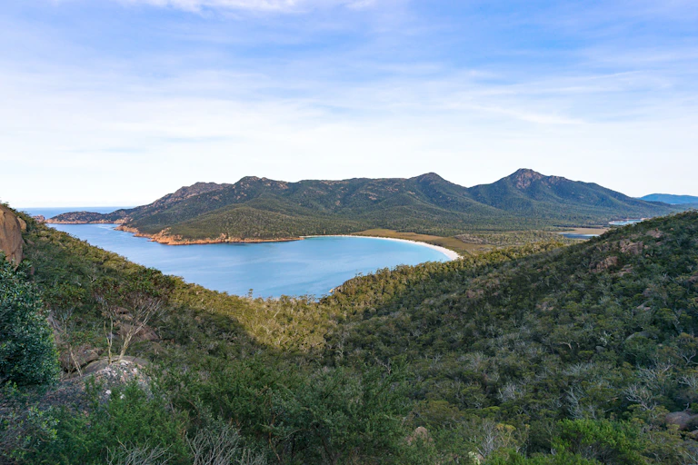 wineglass bay freycinet tasmania