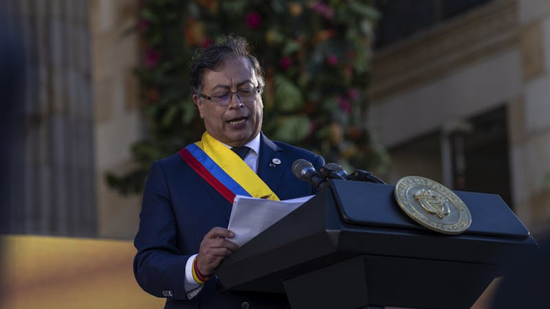 Símbolos de cambio y cinco desafíos para el nuevo presidente de Colombia