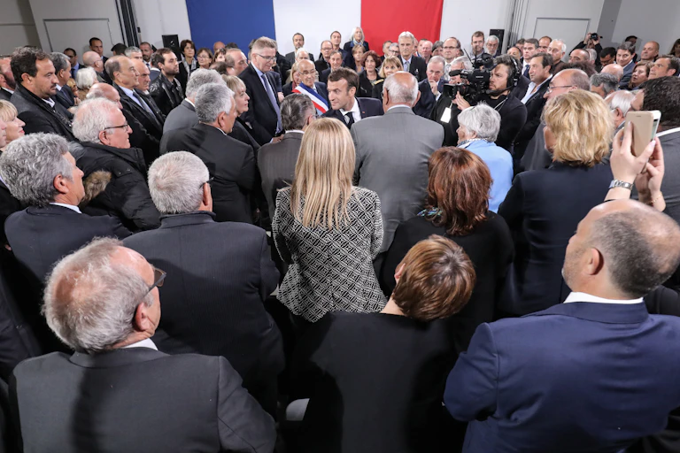 Emmanuel Macron rencontre des élus locaux en Corse le 4 avril 2019 lors du Grand débat national.