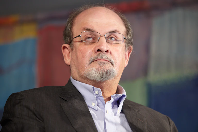 Portrait of a man with glasses.