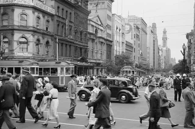 a busy Melbourne city street, in 1950