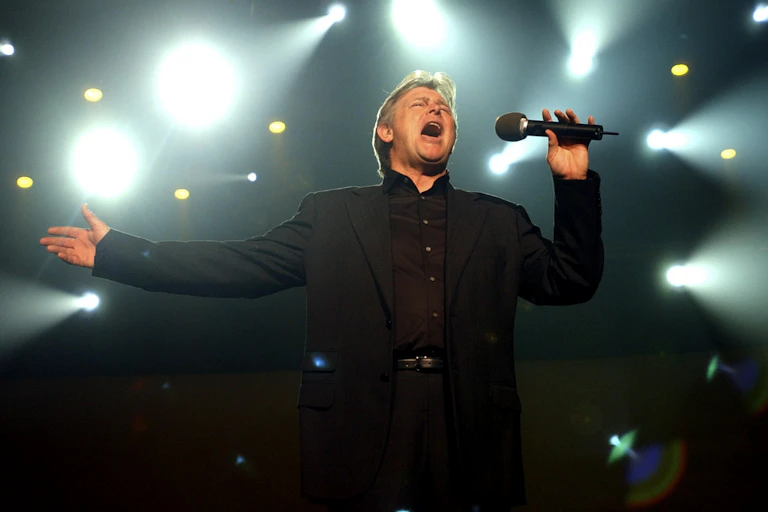 John Farnham performing in 2002