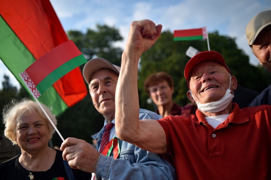 Des personnes âgées manifestent en faveur de Loukachenko 