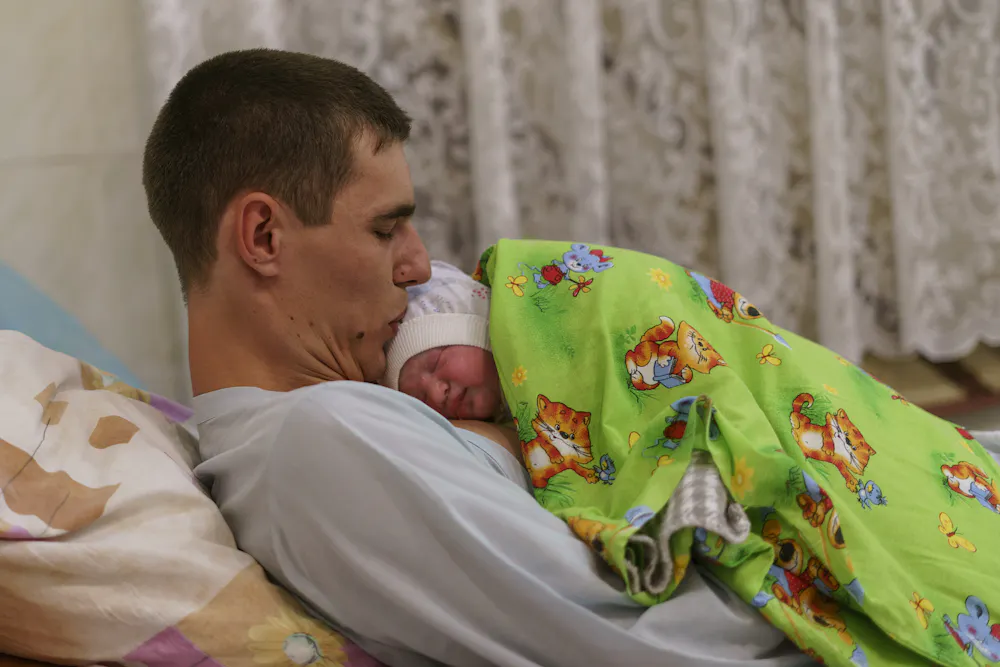 Dad Skin Problem Why is newborn baby skin-to-skin contact with dads and non-birthing ...