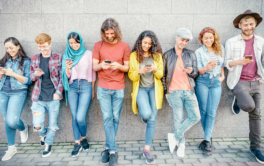 Gen Z smartphone addiction can boost compulsive buying – but businesses ...