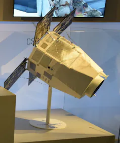 Maquette d’un satellite de la Composante spatiale optique