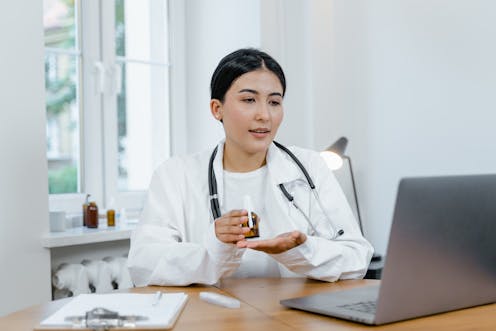 Riset ungkap lebih dari separuh tenaga kesehatan di Bandung siap layani pasien via telehealth, apa saja pertimbangannya?