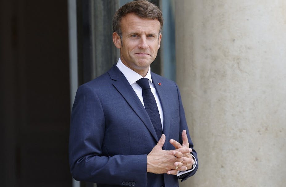 Emmanuel Macron attend la visite du premier Ministre slovène, 1er septembre 2022.