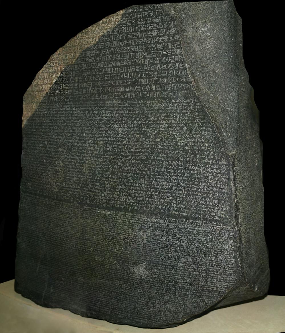 La piedra de Rosetta: cómo se descifró el jeroglífico más importante de la  historia de Egipto