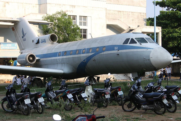 Avion de Vietnam Airlines exposé à Hô Chi Minh-Ville, identique à l’appareil accidenté dans lequel se trouvait Annette Herfkens le 14 novembre 1992.