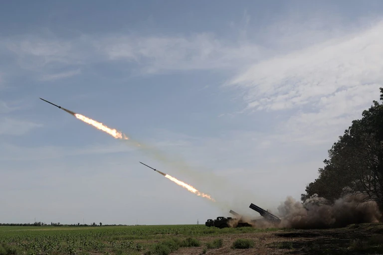 Tirs de missiles d'artillerie