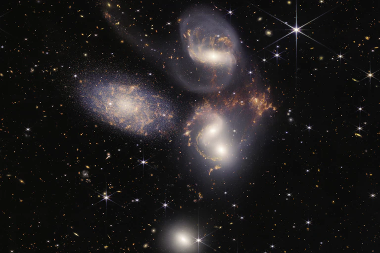 Cinq galaxies dans le Quintette de Stephan