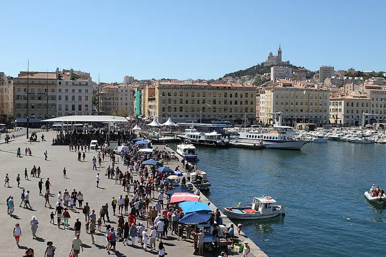 Vue sur le quai des Belges depuis la grande roue (Marseille, France)