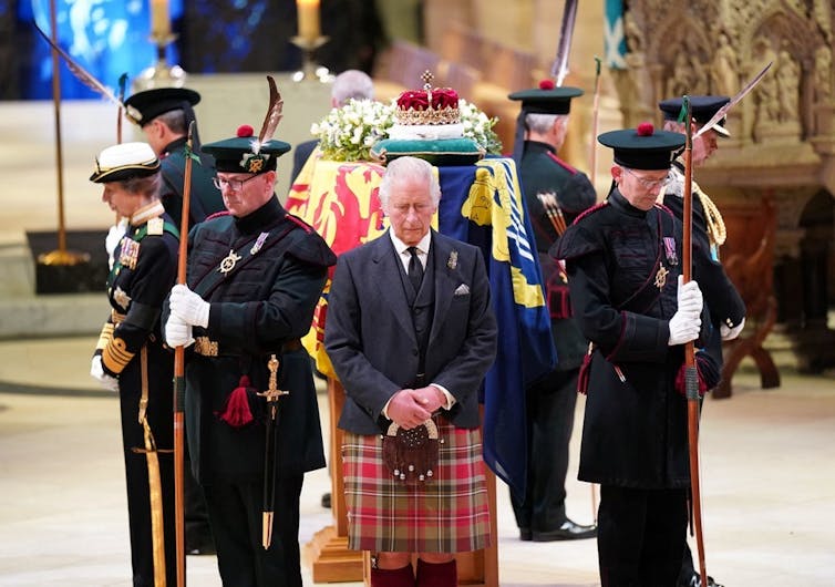 King Charles in a kilt stood by the coffin of Queen Elizabeth