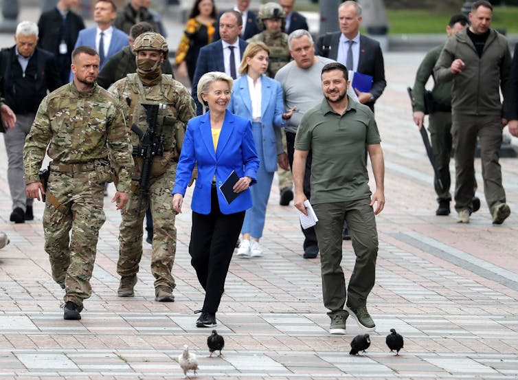 krainian President Volodymyr Zelensky, and European Commission president Ursula von der Leyen, walking in Kyiv during a break in talks 15 September 2022.