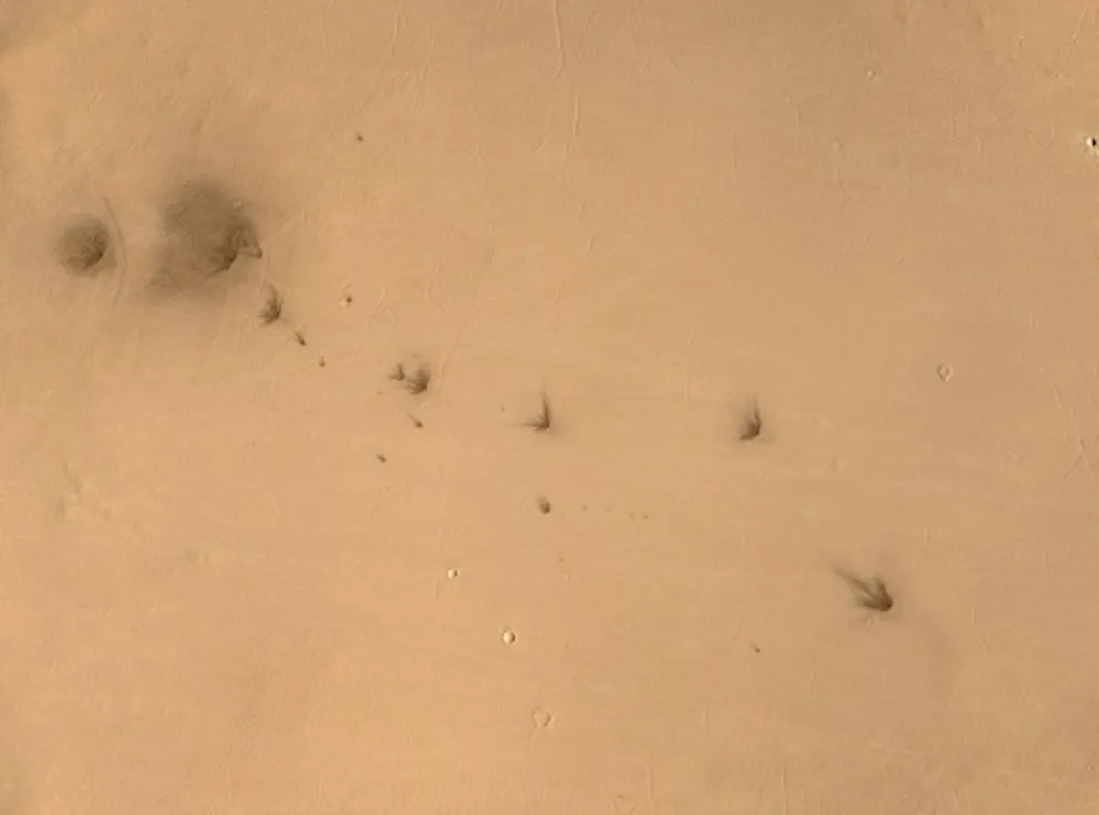 Mars Meteor Hit For the first time, robots on Mars found meteorite impact craters by ...