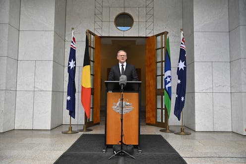 Federal Labor's lead in Resolve poll drops from 'honeymoon' heights; Labor winning easily in Victoria