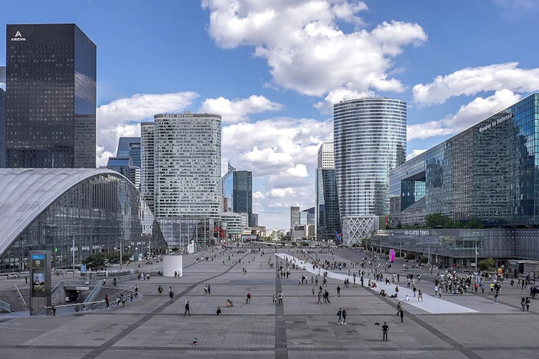 Vue du quartier d'affaires de la Défense en région parisienne.