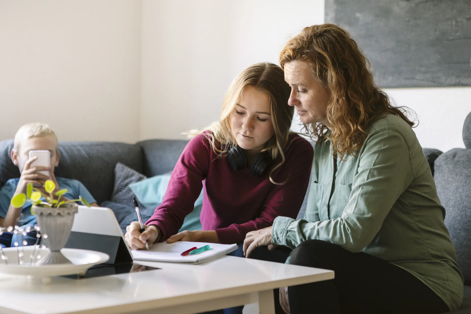 Middle-class students often enjoy many advantages that other students don&rsquo;t when it comes to getting help at home with their homework.
              Kentaroo Tryman via Getty Images via The Conversation