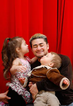 Thomas Beatie holding his two children