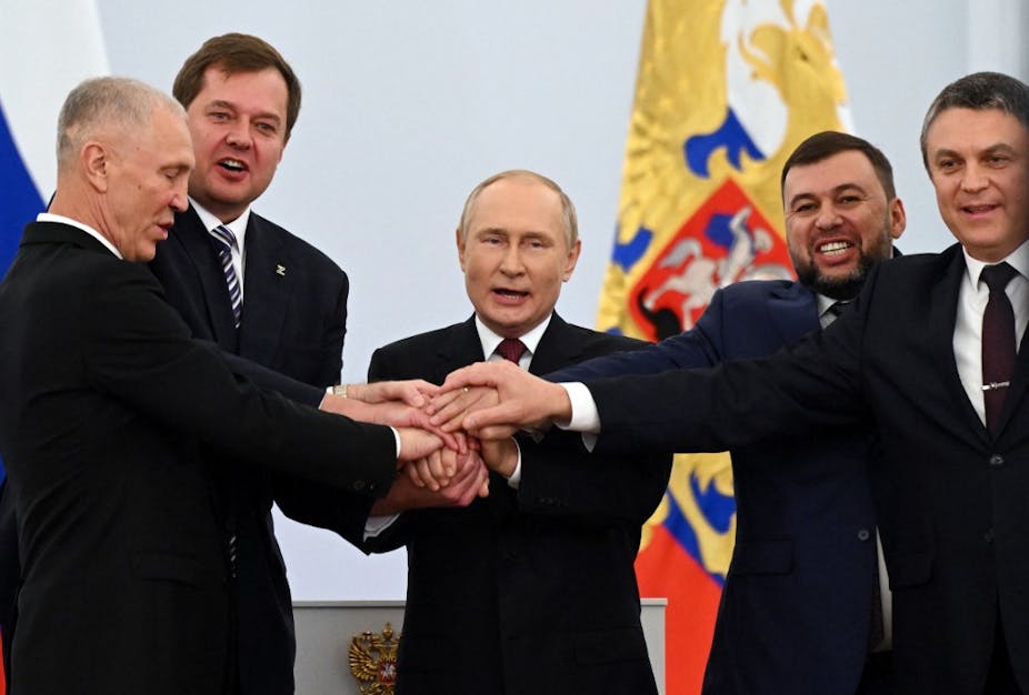 Poutine et les quatre « chefs » des régions que la Russie vient d'annexer à l'Ukraine