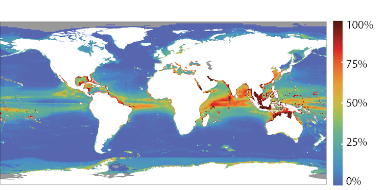 Um mapa mostrando as regiões com ecossistemas onde as espécies marinhas estão em risco climático alto ou crítico.