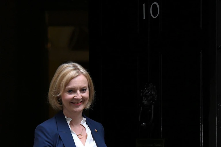 La première ministre britannique Liz Truss devant le 10, Downing street à Londres.